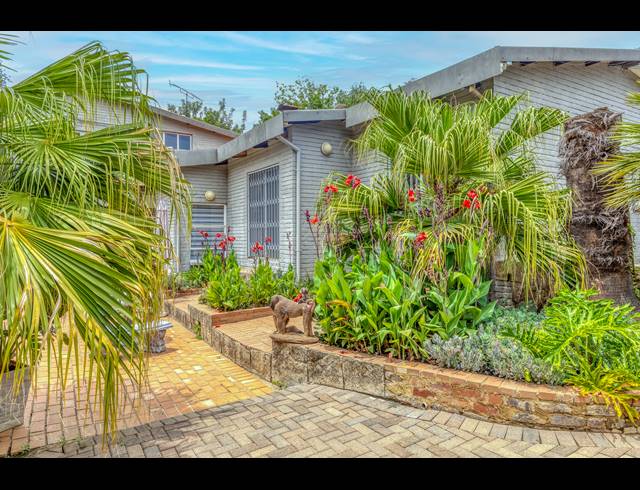 5 BEDROOM HOUSE TO LET IN RIVONIA